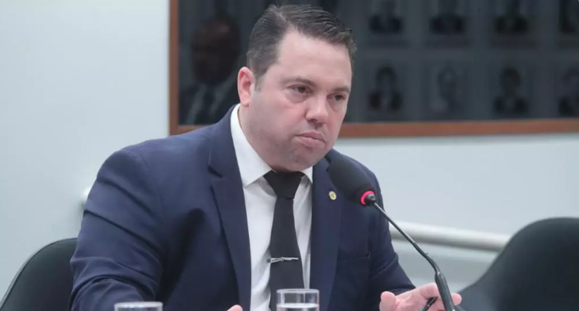 O Projeto de Lei nº 2.546, do deputado federal por Mato Grosso do Sul, Rodolfo Nogueira (PL) Projeto que obriga cartórios a ratificarem propriedades em faixa de fronteira é aprovado.