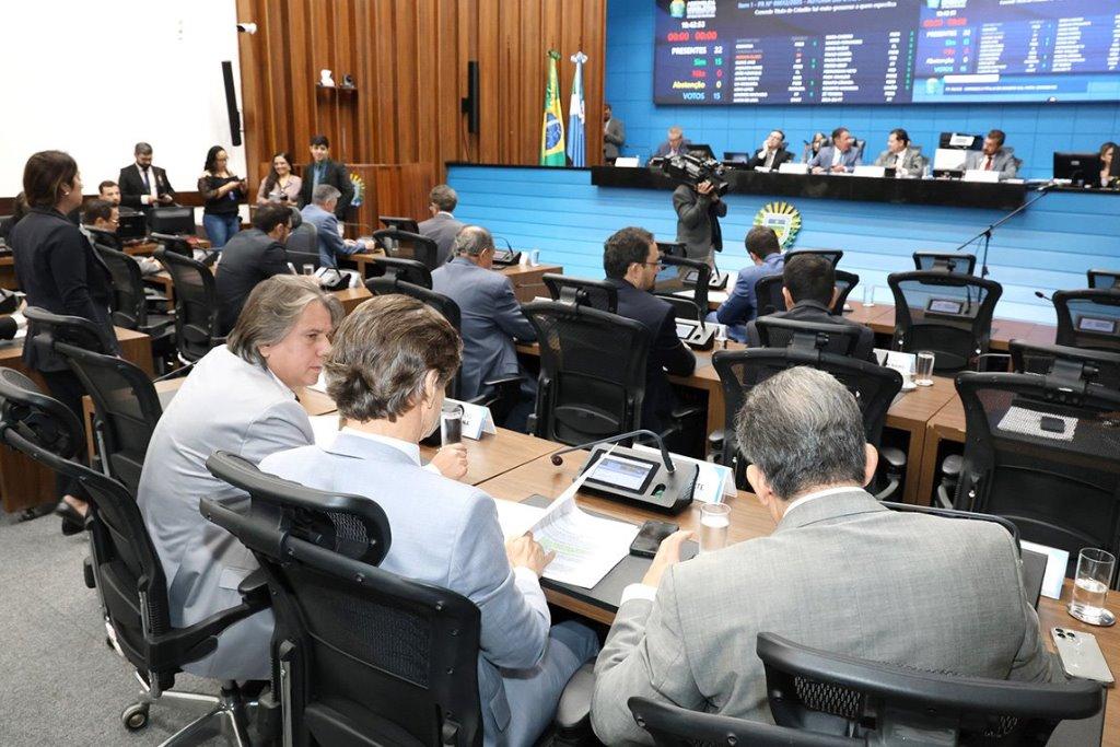 Parlamentares apreciarão seis propostas nesta quinta-feira.