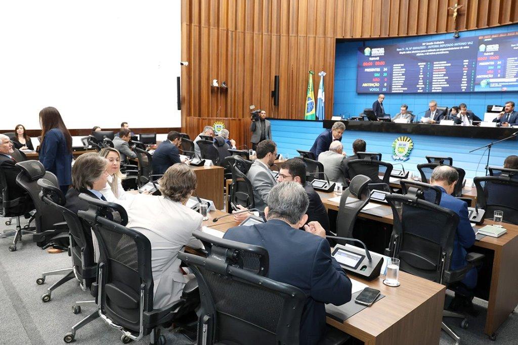 Parlamentares apreciarão sete projetos na segunda sessão da semana.