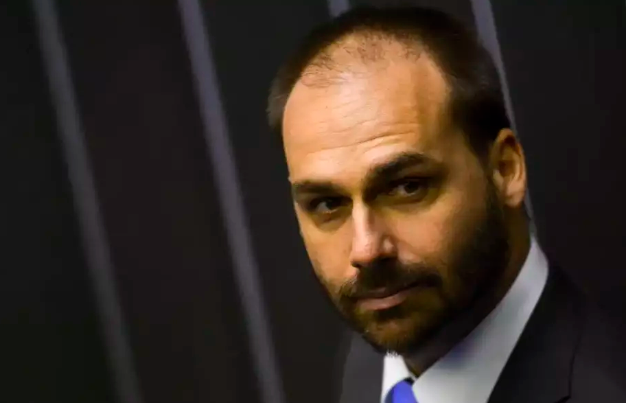 Comissão de Ética da Câmara arquiva representação contra Eduardo Bolsonaro.