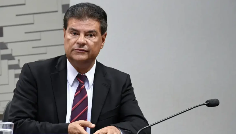 Senador Nelsinho Trad de Mato Grosso do Sul quer a volta de selos nas garrafas de bebida para frear adulteração.