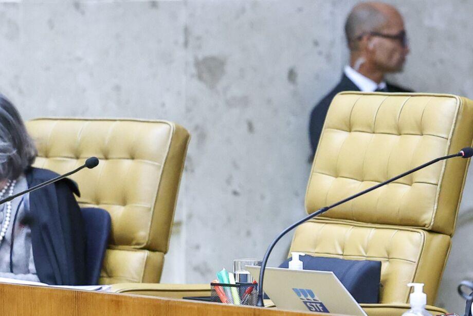 Subprocurador pede que TCU impeça Lula de indicar homem ao STF.