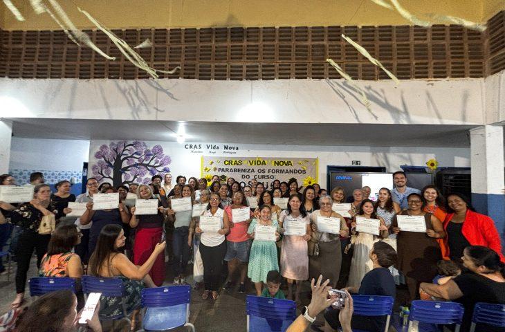 Vidas transformadas: grupo finaliza curso de costura e já tem oportunidades de emprego.