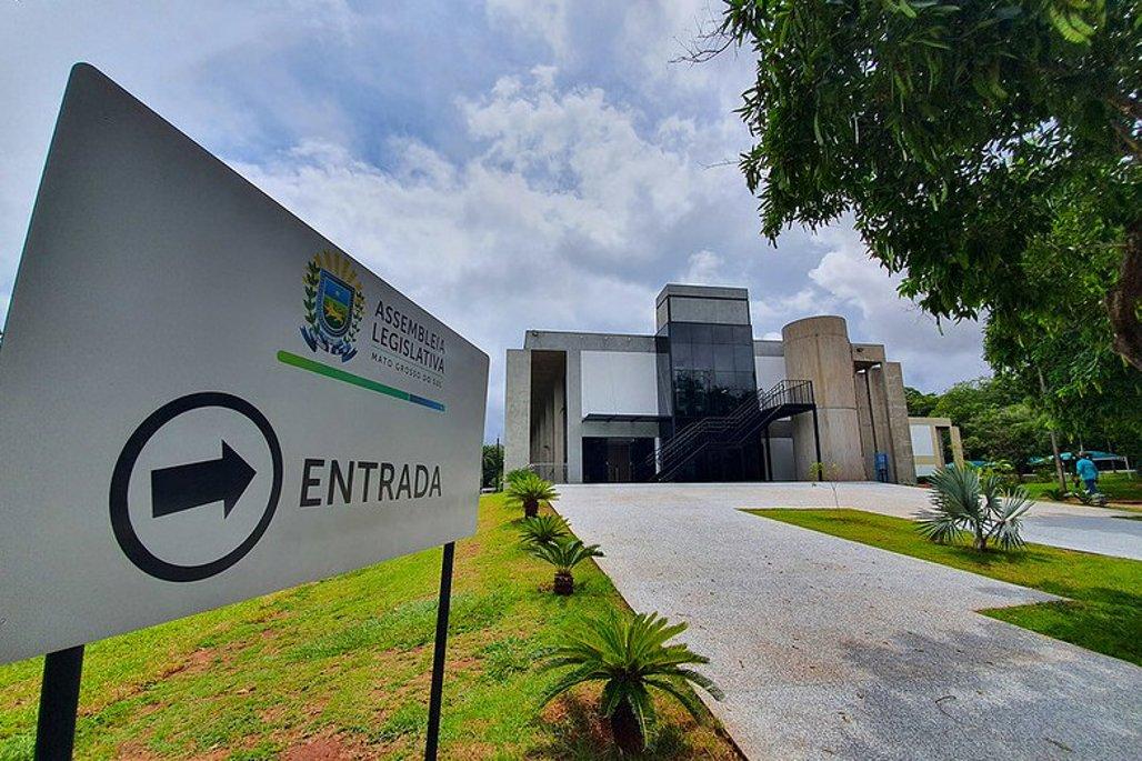 Agenda: Sessão solene, posse de nova Frente e CCJR extraordinária estão previstas.