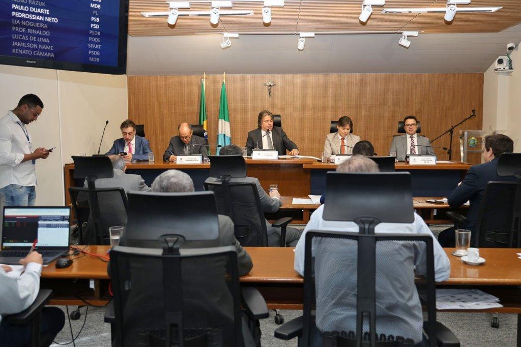 Assembleia marca data para reunião extraordinária da CCJR após suspensão nesta semana.