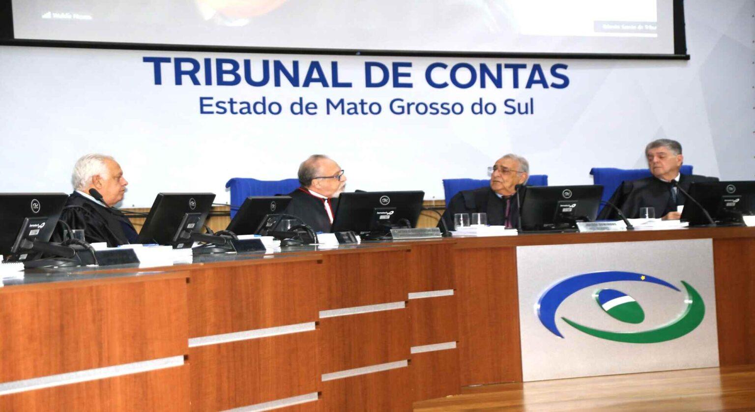 Conselheiro Jerson Domingos preside sessão em despedida do TCE-MS.