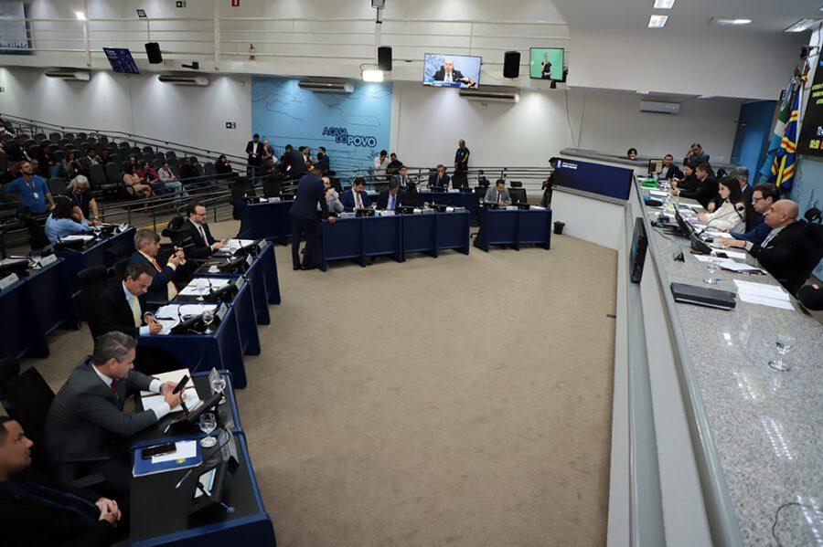 Vereadores votam quatro projetos e um veto na sessão de terça-feira.