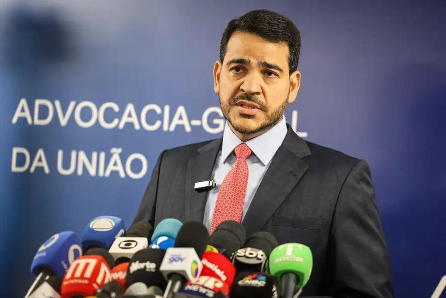 Alcolumbre adia sabatina de Jorge Messias para vaga no STF.
