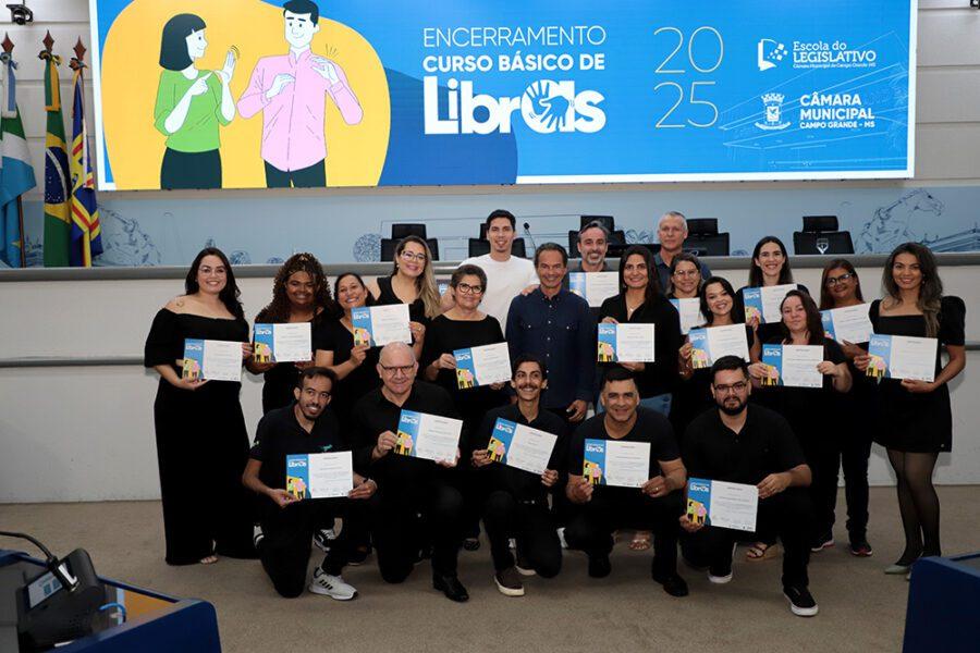 Vereador Marquinhos Trad participa da formatura da Turma de Libras 2025 da Câmara Municipal e reforça compromisso com políticas de inclusão.