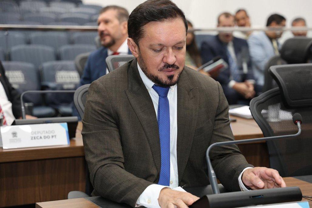 Alteração proposta em CTB objetiva cassar a CNH de quem abandona animais utilizando veículos em MS.