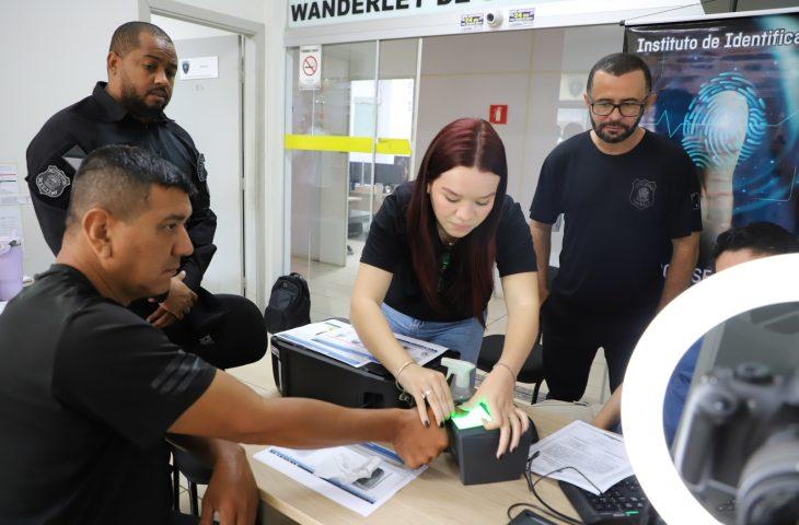 Estado amplia identificação civil no sistema prisional com integração entre Polícia Científica e Polícia Penal.