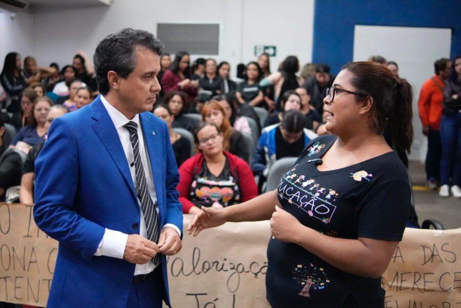 Landmark anuncia audiência pública e reforça apoio às assistentes de educação infantil em sessão da Câmara.