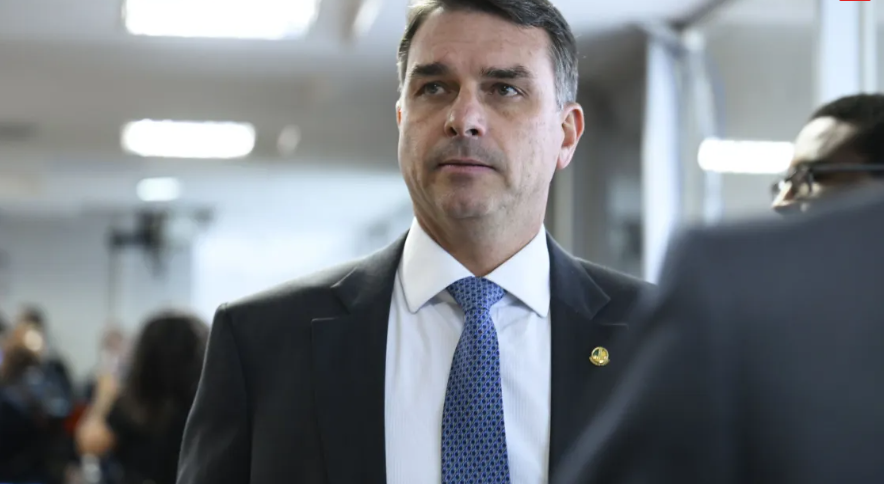 O senador Flávio Bolsonaro (PL-RJ), pré-candidato à Presidência,  após atritos do PL diz Todo mundo quer vencer discussão, mas precisamos ganhar eleição.