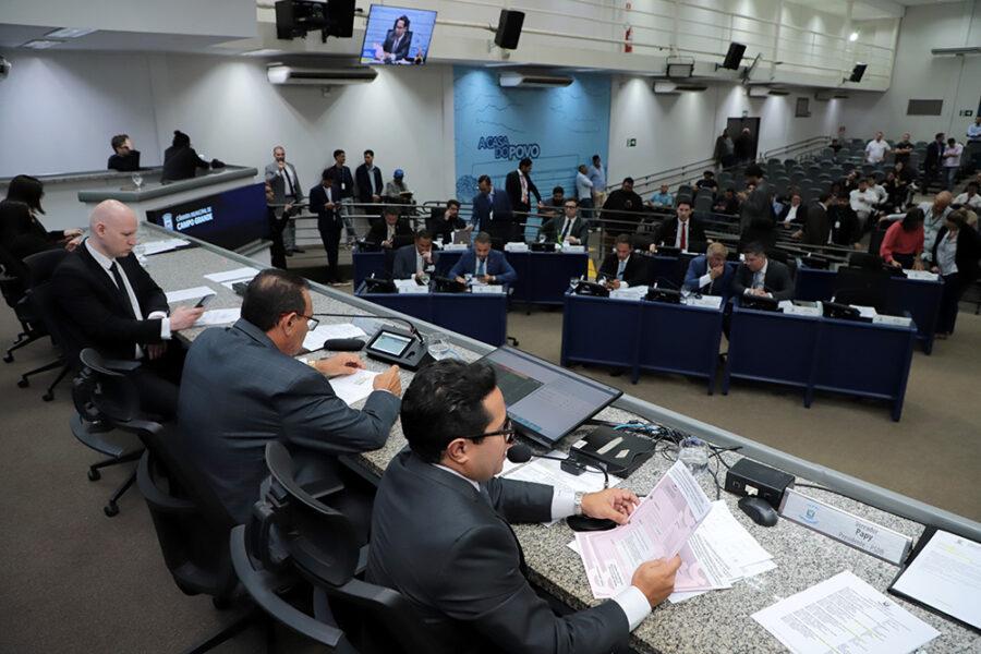 Vereadores votam projetos sobre transparência e multas de trânsito na quinta-feira.