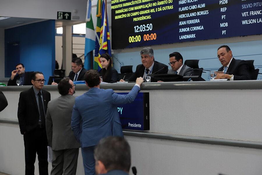 Vereadores votam projetos sobre transparência e trânsito nesta quinta-feira.