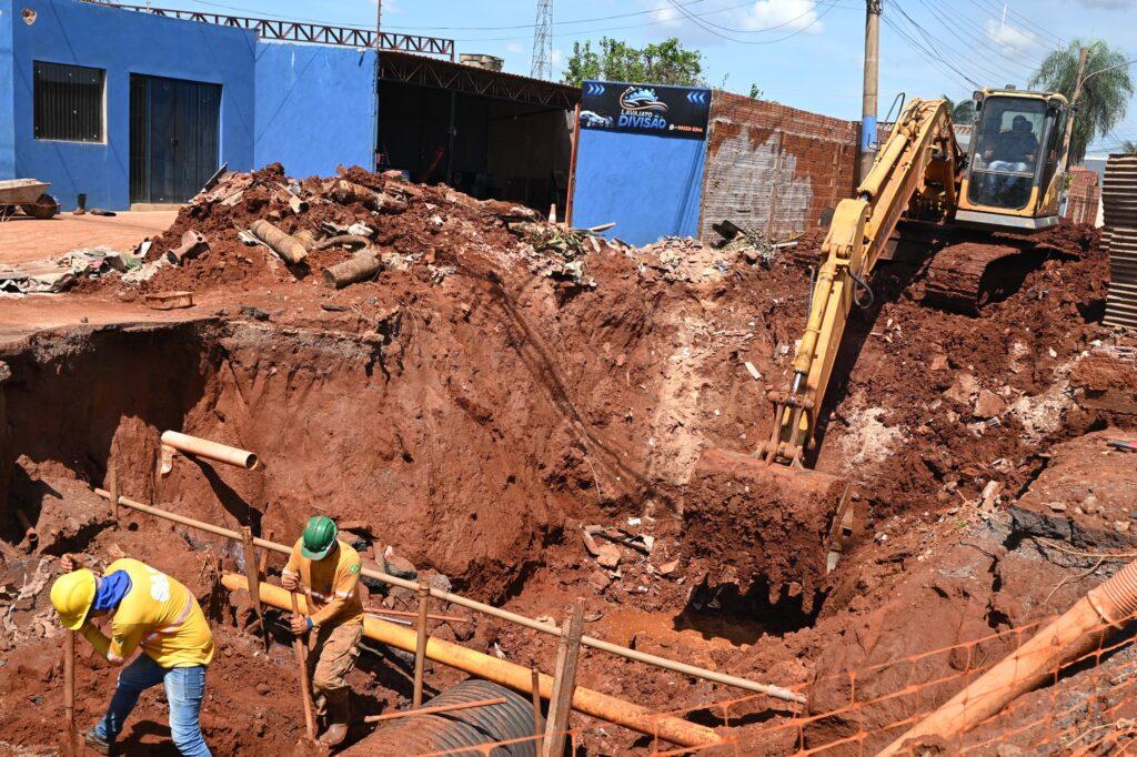 Prefeita Adriane Lopes vistoria obras e atende demandas nas regiões. Prefeita Adriane Lopes vistoria obras e atende demandas nas regiões.