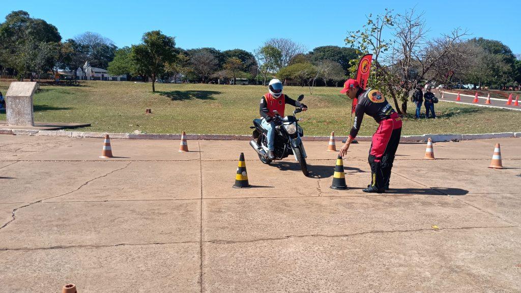 Mês da Mulher: Corpo de Bombeiros e Detran-MS lançam curso de pilotagem segura para mulheres.