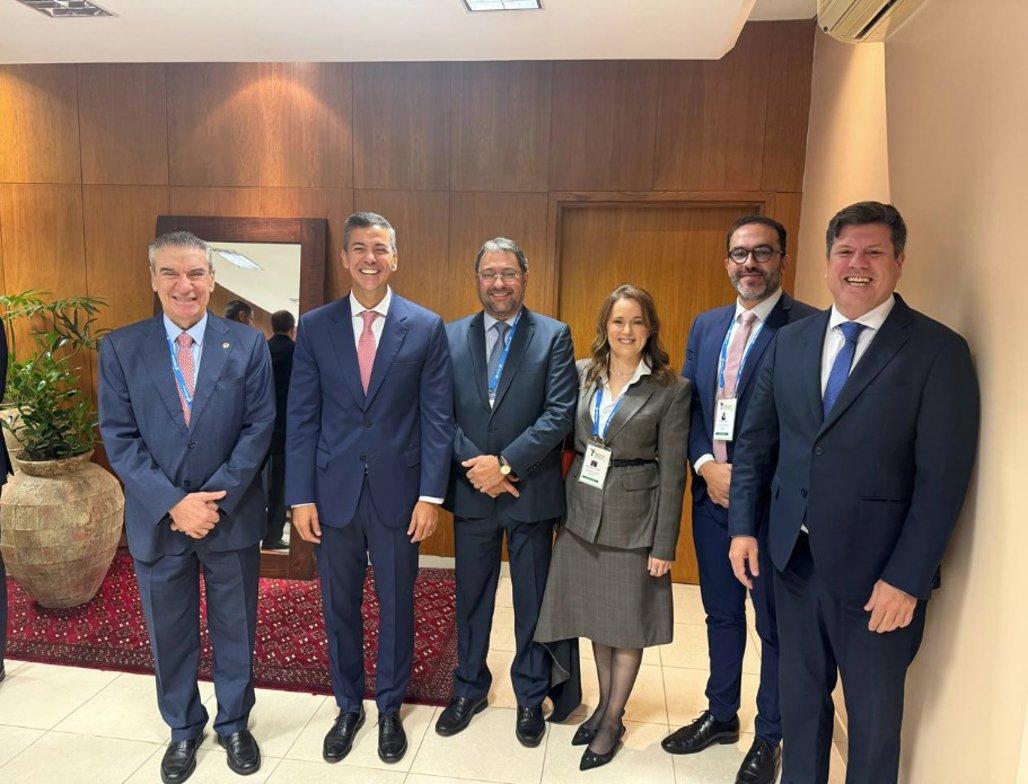 Em reunião no Paraguai, 1º secretário representa a ALEMS e defende indústrias de MS. Em reunião no Paraguai, 1º secretário representa a ALEMS e defende indústrias de MS.