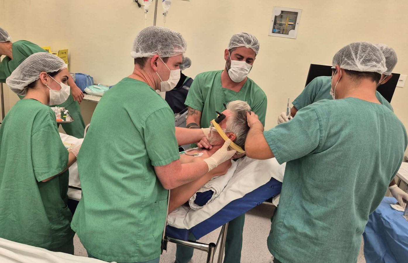 Hospital Regional de Três Lagoas realiza 1ª cirurgia cerebral pelo SUS para tratar Parkinson em MS.