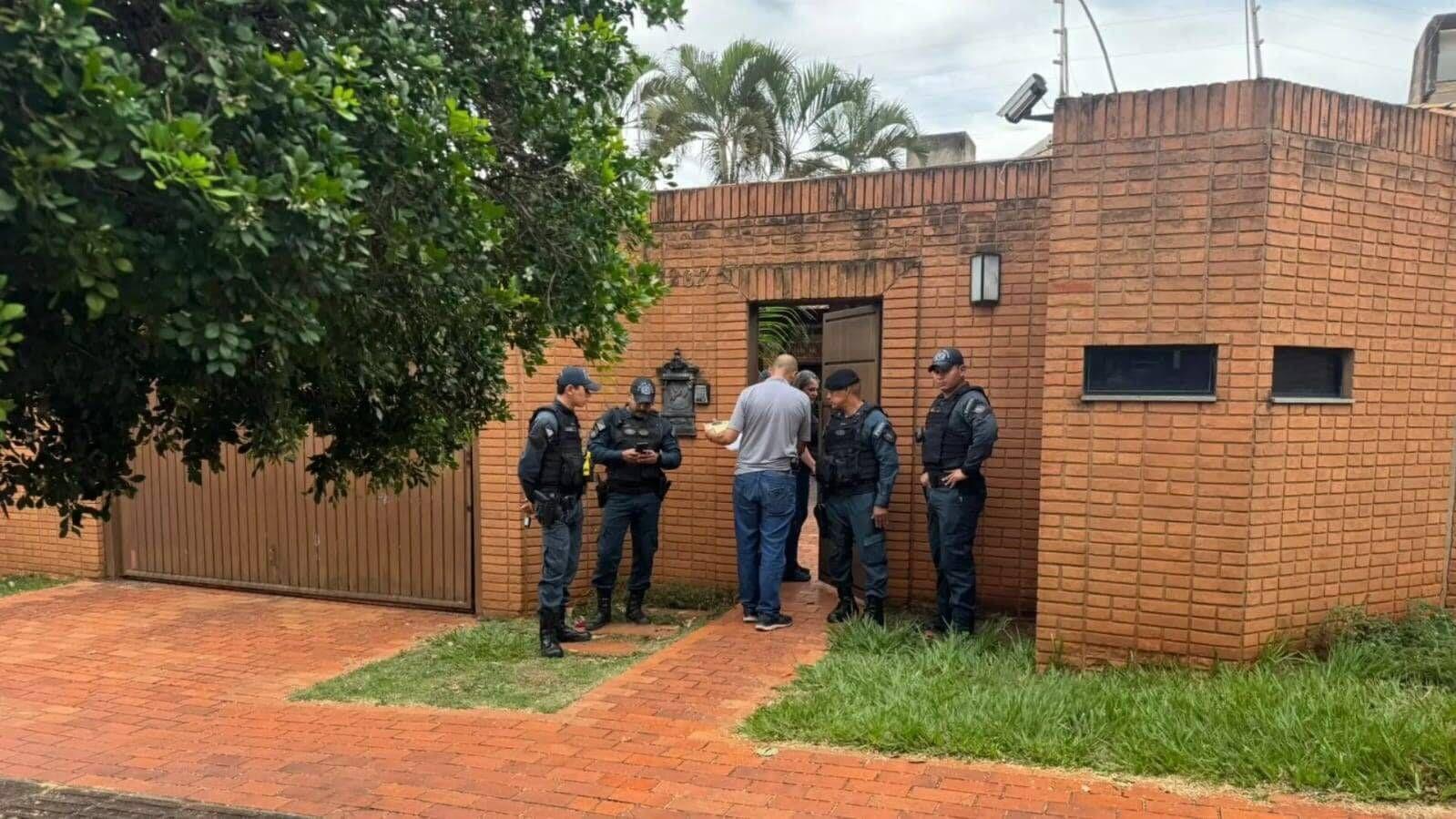 Ex-prefeito Alcides Bernal executa homem após disputa por imóvel na Capital.