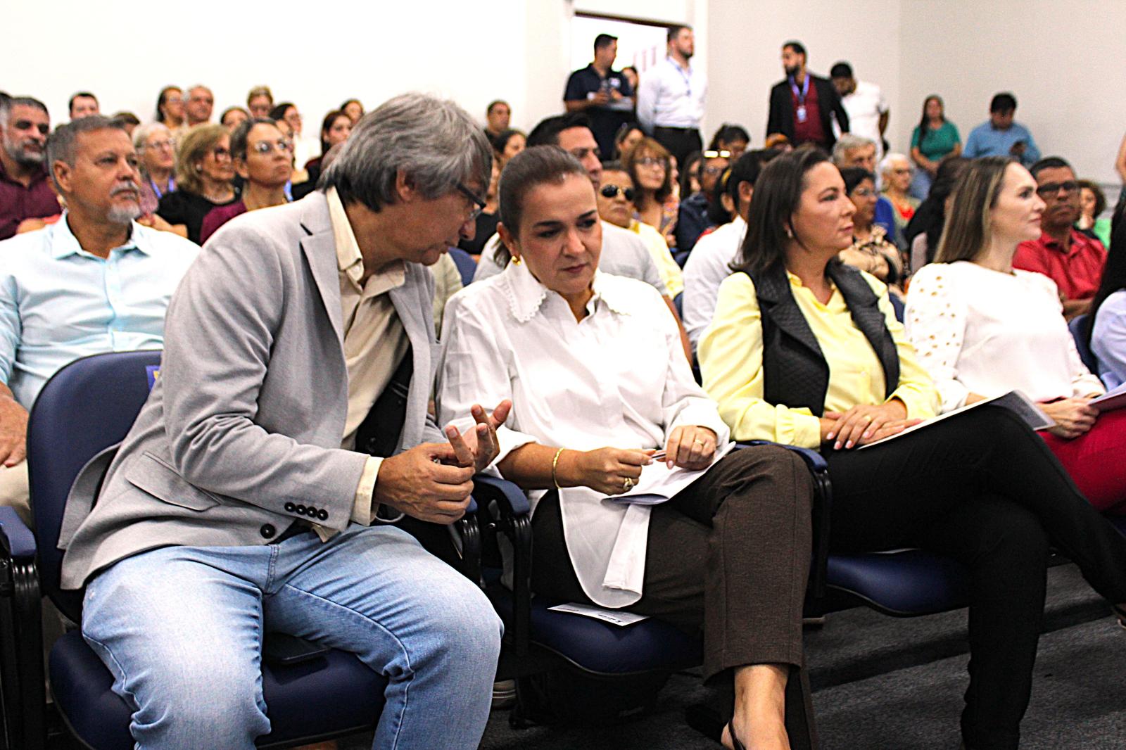 FAC lança Campanha do Agasalho 2026 em parceria com a SEAR, a prefeita Adriane Lopes e o secretário Darci Caldo.