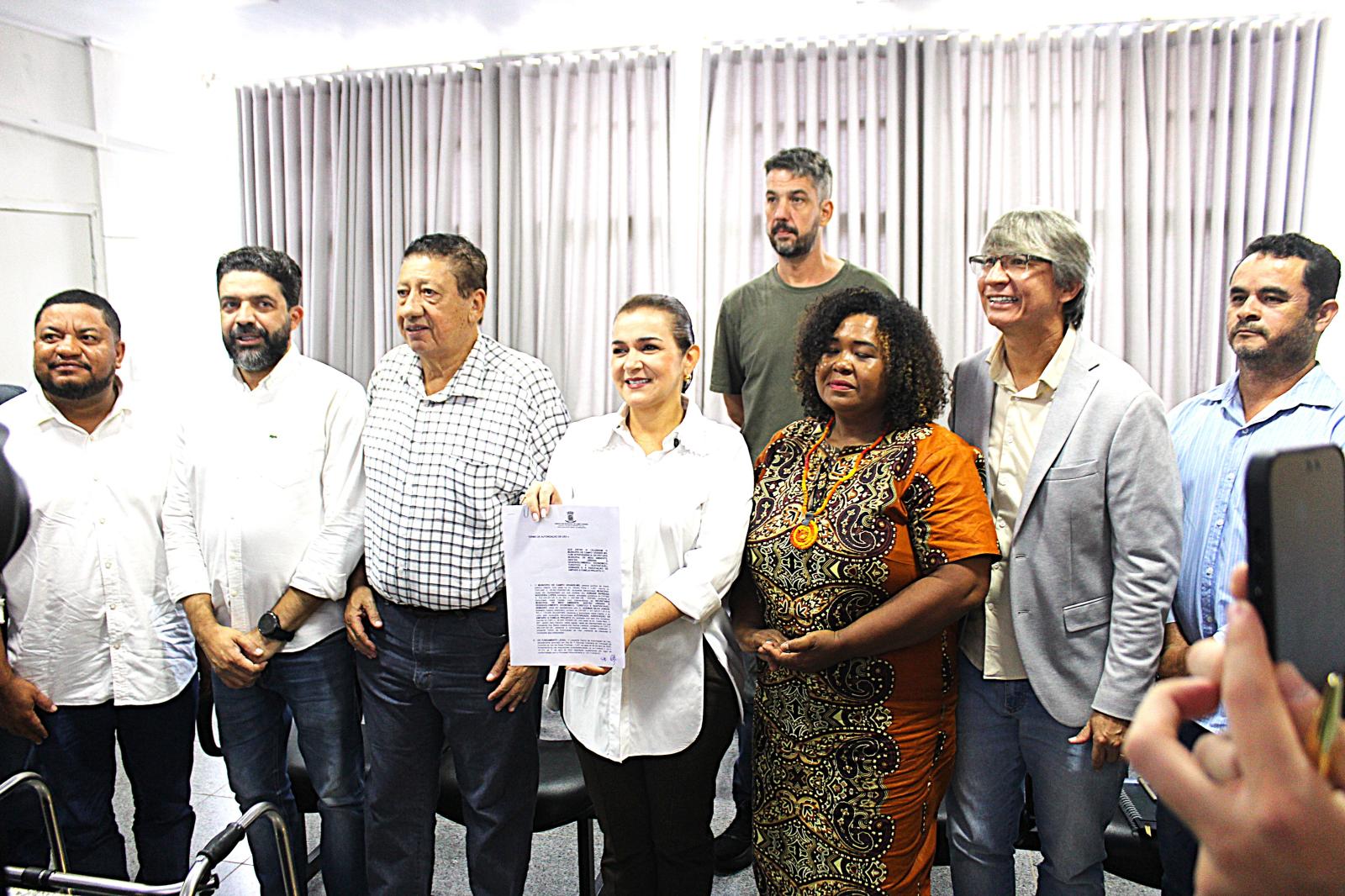Ação inédita fortalece apoio a entidades sociais em Campo Grande com a parceria da Secretaria Especial de Articulação Regional, do secretário Darci Caldo, da Sear, e da prefeita Adriane Lopes. Ação inédita fortalece apoio a entidades sociais em Campo Grande com a parceria da Secretaria Especial de Articulação Regional, do secretário Darci Caldo, da Sear, e da prefeita Adriane Lopes.