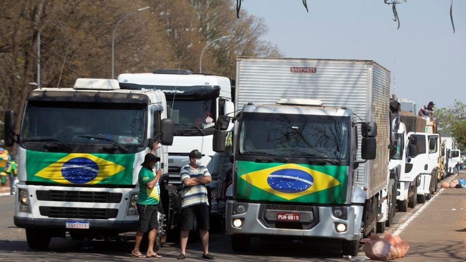 Diesel dispara e governo repete estratégia de 2022, gerando críticas.