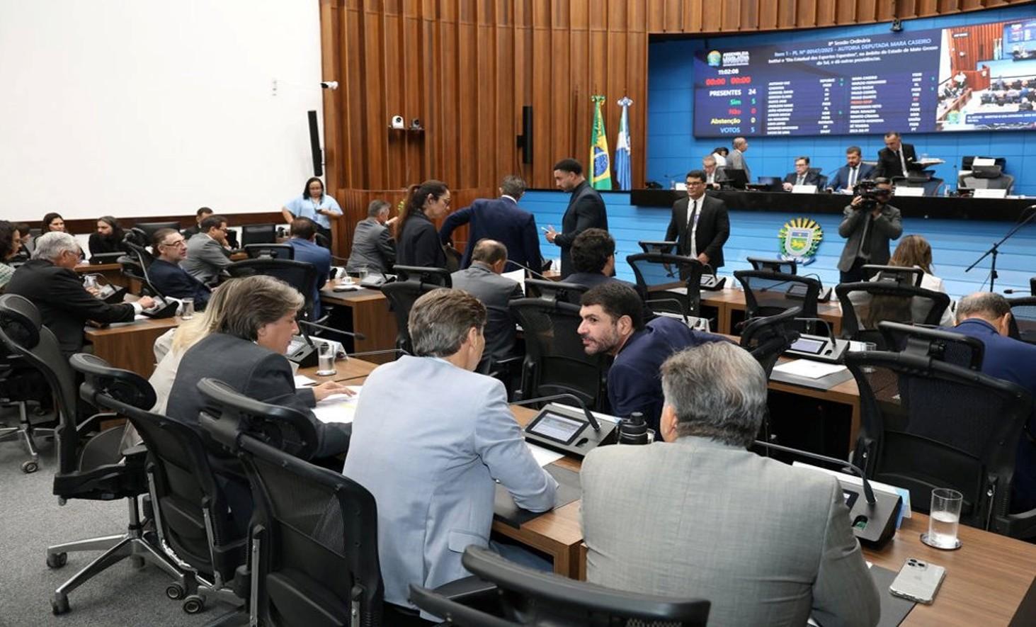 Assembleia Legislativa vota em 1ª discussão projeto que reajusta salário dos servidores públicos.