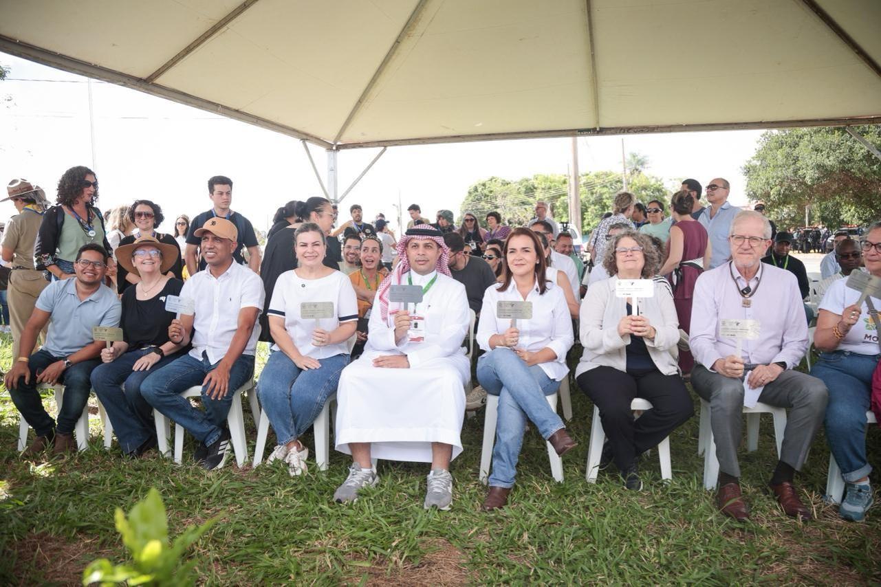 Câmara marca presença em plantio de mudas no encerramento da COP-15, reforçando legado ambiental na Capital.