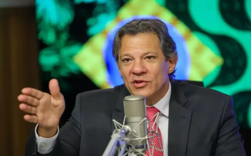 Haddad diz que nem sempre foi favorável a cortar juros, mas vê 'gordura de política monetária'.