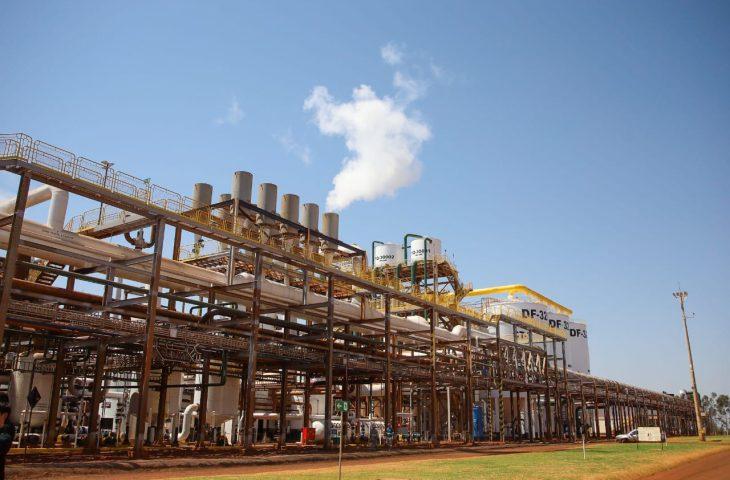 Mato Grosso do Sul projeta safra recorde de etanol, com 5 bilhões de litros produzidos em 2025/2026.