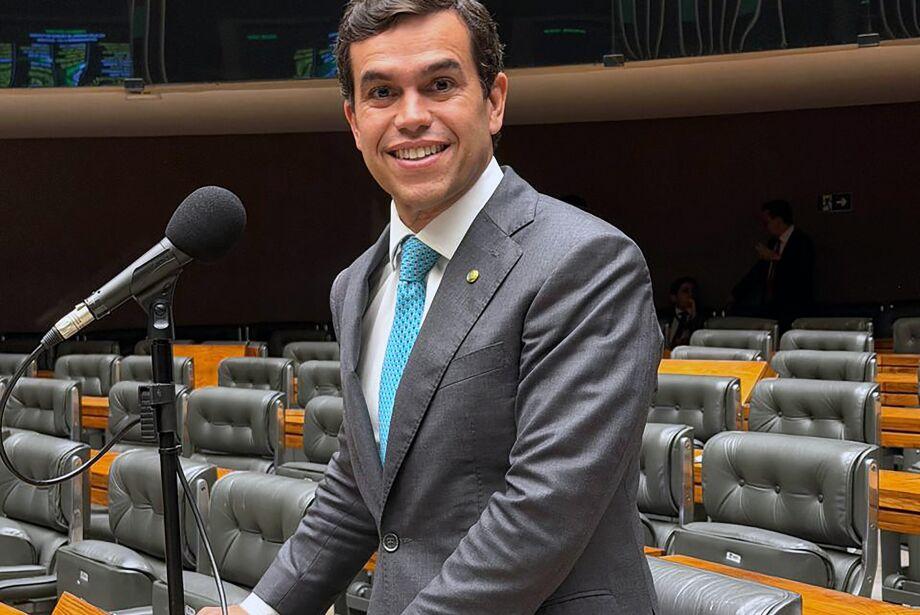 O Deputado Federal Beto Pereira anuncia amanhã sua filiação ao Republicanos.