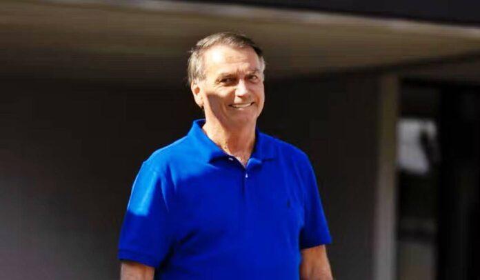 O ex presidente Bolsonaro lista Flávio, ex-ministro e outros 6 como advogados autorizados a visitá-lo em casa.
