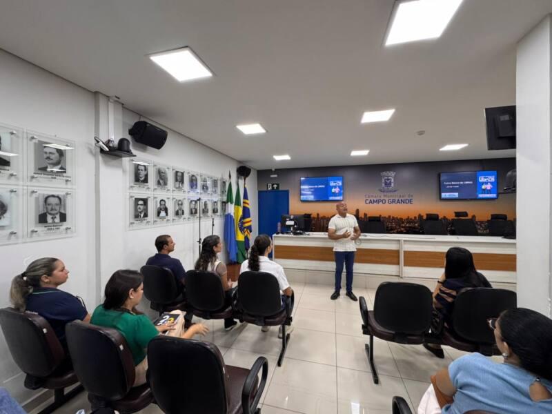 Ronilço Guerreiro ressalta empatia e inclusão na abertura da 4ª edição do curso de Libras da Câmara.