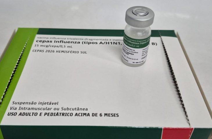 Vacinação contra influenza já pode começar nos municípios de MS; SES orienta início imediato.