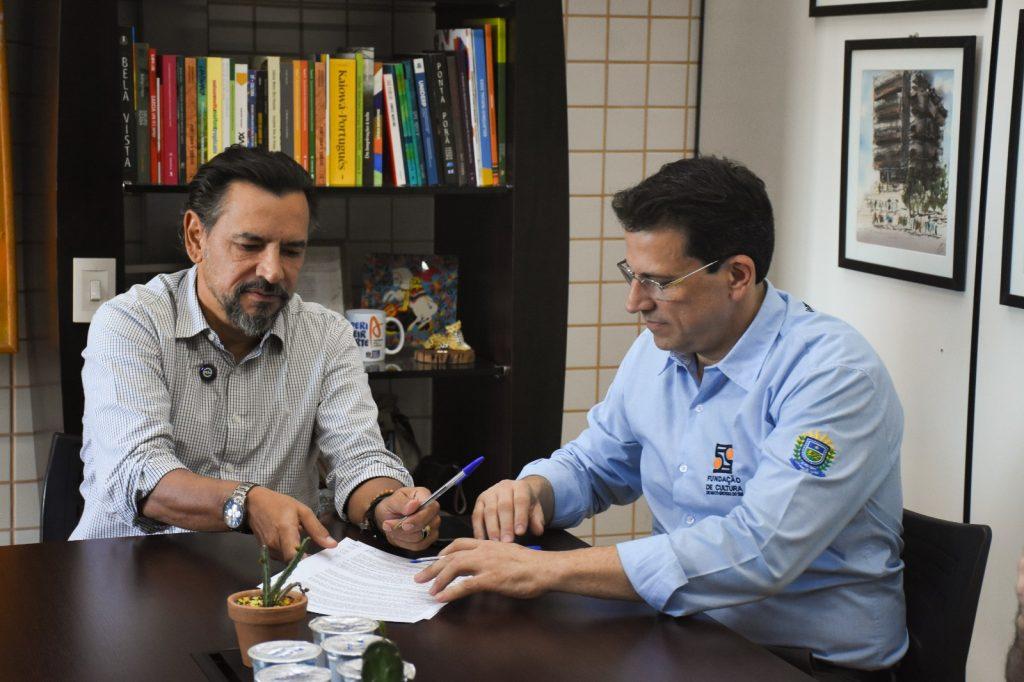 Parceria garante que acervo do Arquivo Público Estadual de MS seja completamente digitalizado. Parceria garante que acervo do Arquivo Público Estadual de MS seja completamente digitalizado.