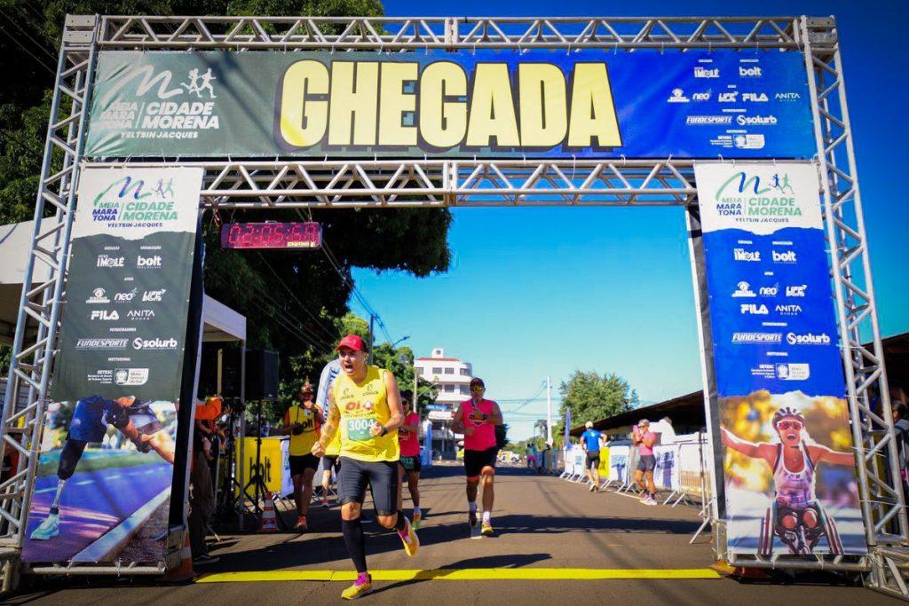 Corrida dos Poderes vai além do esporte e transforma rotina de servidor do Detran-MS, homenageado pelo governador. Corrida dos Poderes vai além do esporte e transforma rotina de servidor do Detran-MS, homenageado pelo governador.