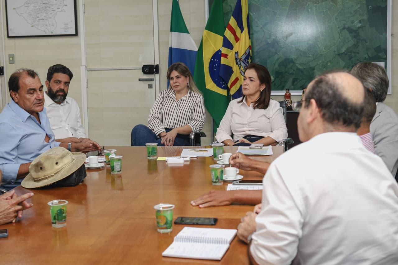 Cidade em Movimento: Reunião Estratégica Reúne Darci Caldo, Prefeita Adriane Lopes e Presidentes dos Conselhos.