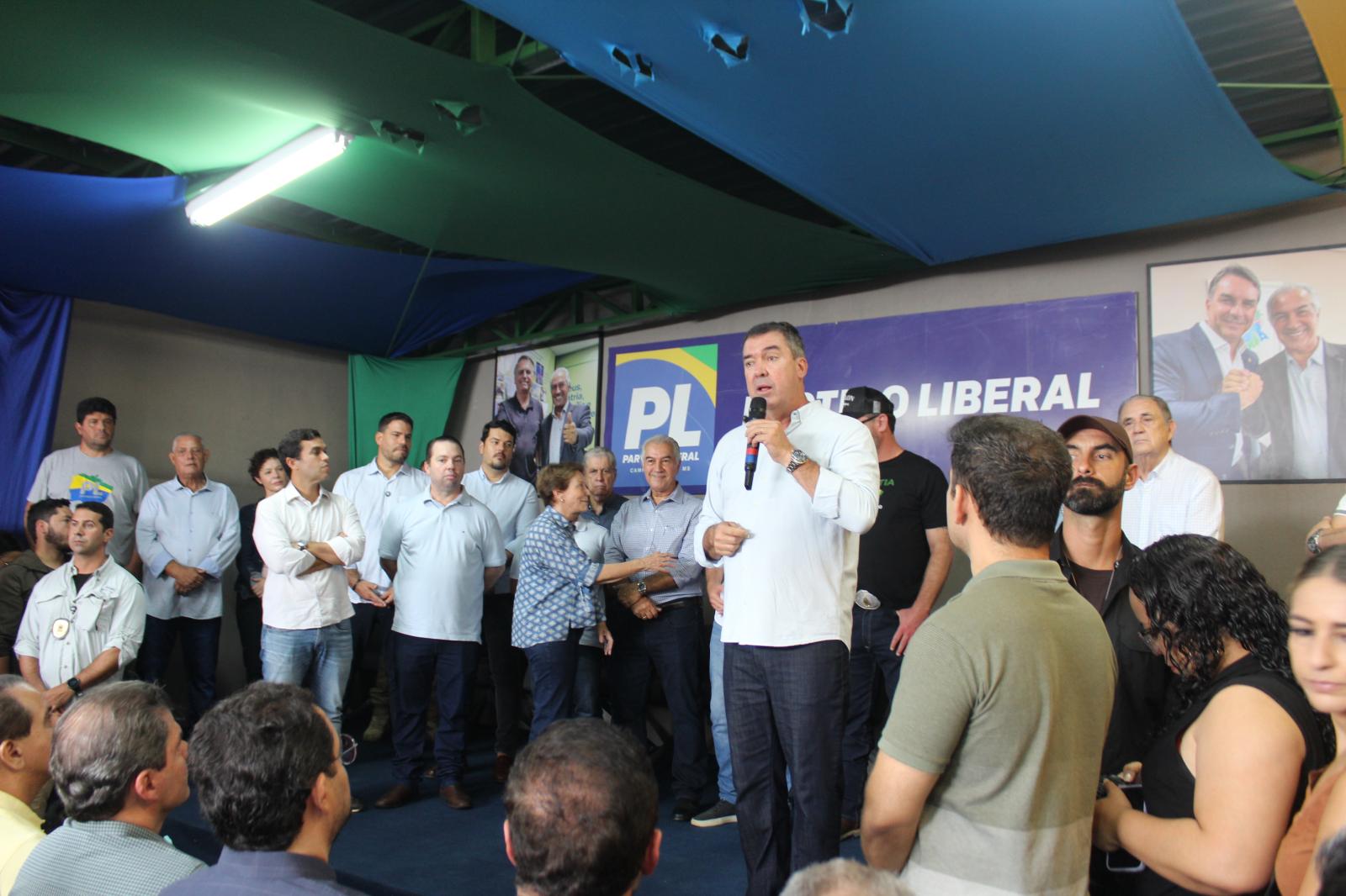 O Governador Eduardo Riedel, o presidente do PL em Campo Grande Reinaldo Azambuja, Flávio Bolsonaro e Aliados Defendem União em Meio a Críticas ao Governo Federal. O Governador Eduardo Riedel, o presidente do PL em Campo Grande Reinaldo Azambuja, Flávio Bolsonaro e Aliados Defendem União em Meio a Críticas ao Governo Federal.