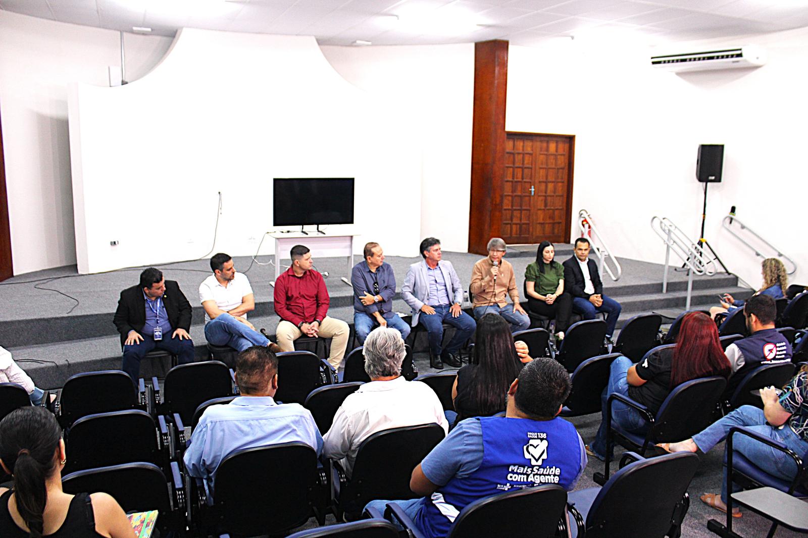 Secretário Darci Caldo participada coletiva de imprensa e anuncia ferramenta moderna para denúncias de terrenos baldios. Secretário Darci Caldo participada coletiva de imprensa e anuncia ferramenta moderna para denúncias de terrenos baldios.
