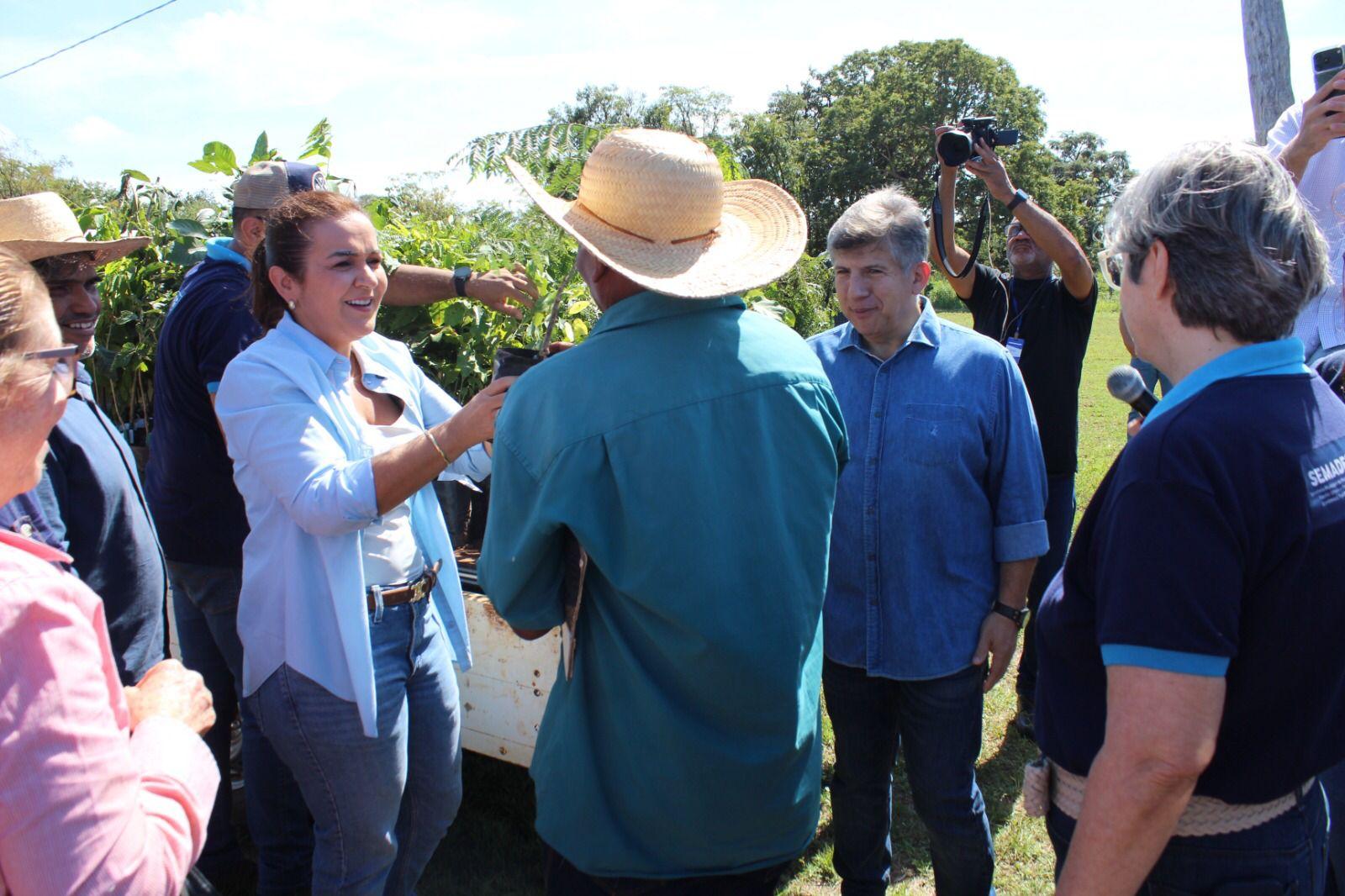 “Pela Primeira Vez na História, Prefeita Adriane Lopes  e Deputado Lídio Lopes,  junto com o Subprefeito Elenilton Dutra Rompe Barreiras e Leva Ação Agro Social ao Assentamento Três Corações”