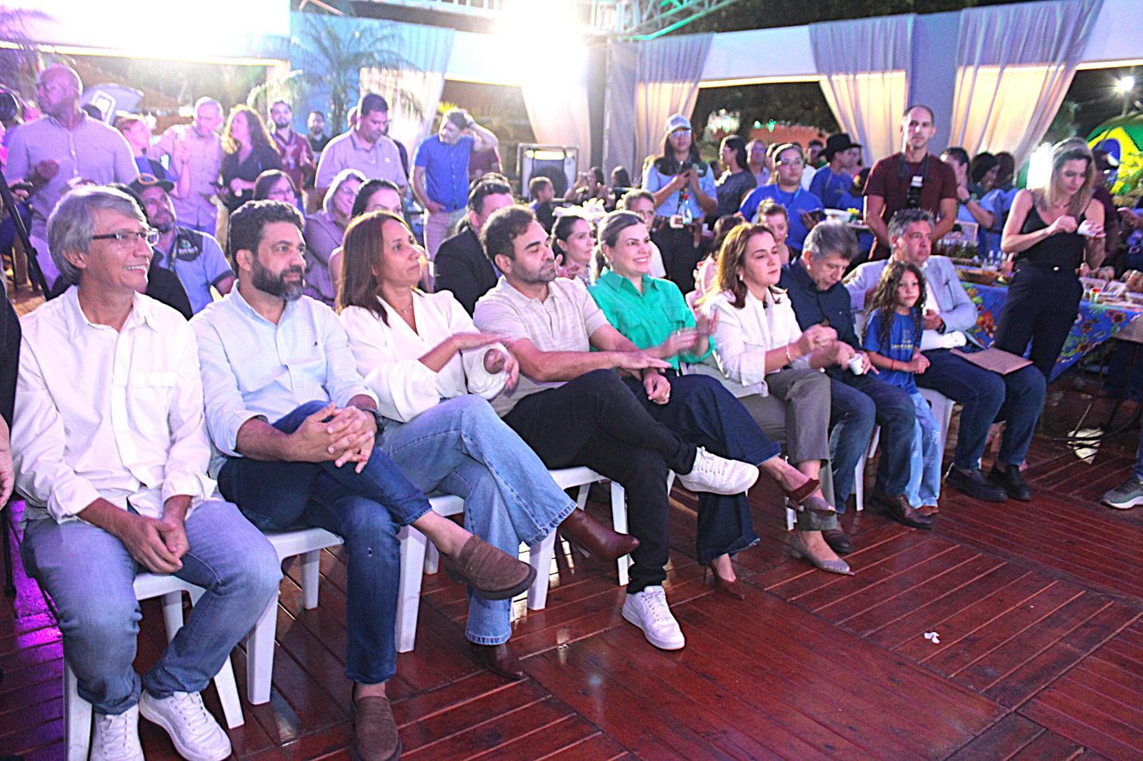 A 9ª edição da Festa do Queijo foi lançada oficialmente nesta quarta-feira (15), em evento que reuniu autoridades, produtores rurais e a comunidade de Rochedinho. A 9ª edição da Festa do Queijo foi lançada oficialmente nesta quarta-feira (15), em evento que reuniu autoridades, produtores rurais e a comunidade de Rochedinho.