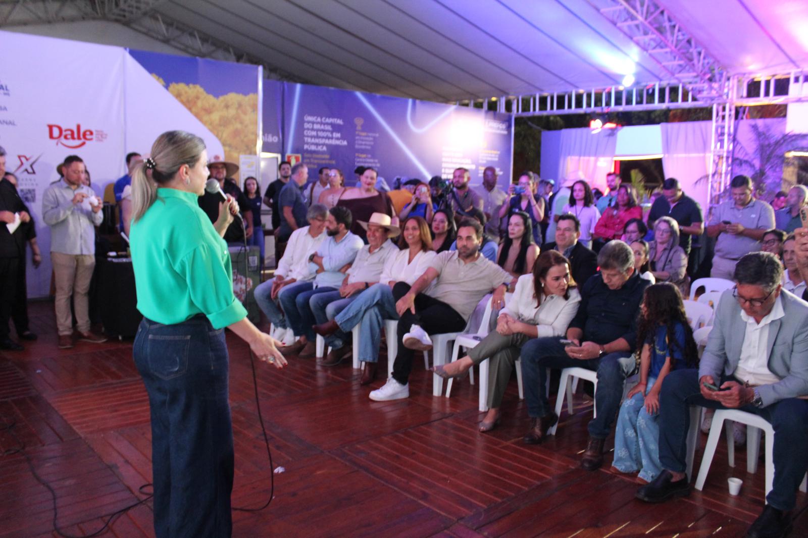 A 9ª edição da Festa do Queijo foi lançada oficialmente nesta quarta-feira (15), em evento que reuniu autoridades, produtores rurais e a comunidade de Rochedinho. A 9ª edição da Festa do Queijo foi lançada oficialmente nesta quarta-feira (15), em evento que reuniu autoridades, produtores rurais e a comunidade de Rochedinho.