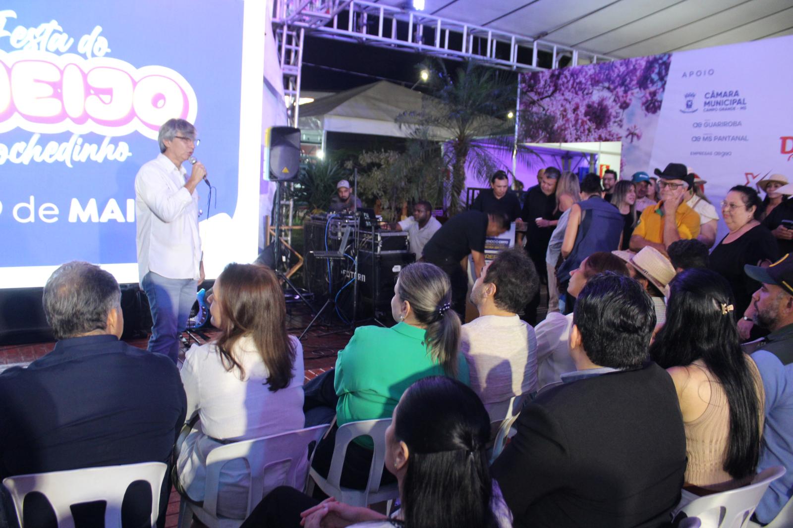 A 9ª edição da Festa do Queijo foi lançada oficialmente nesta quarta-feira (15), em evento que reuniu autoridades, produtores rurais e a comunidade de Rochedinho. A 9ª edição da Festa do Queijo foi lançada oficialmente nesta quarta-feira (15), em evento que reuniu autoridades, produtores rurais e a comunidade de Rochedinho.