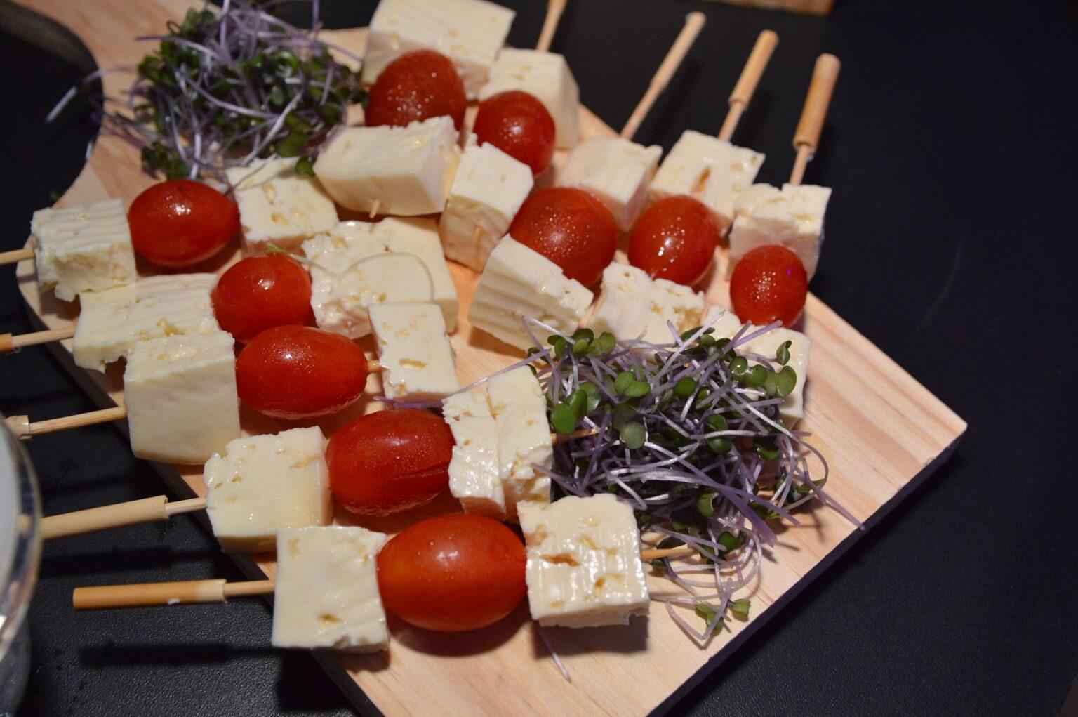 A 9ª edição da Festa do Queijo foi lançada oficialmente nesta quarta-feira (15), em evento que reuniu autoridades, produtores rurais e a comunidade de Rochedinho. A 9ª edição da Festa do Queijo foi lançada oficialmente nesta quarta-feira (15), em evento que reuniu autoridades, produtores rurais e a comunidade de Rochedinho.