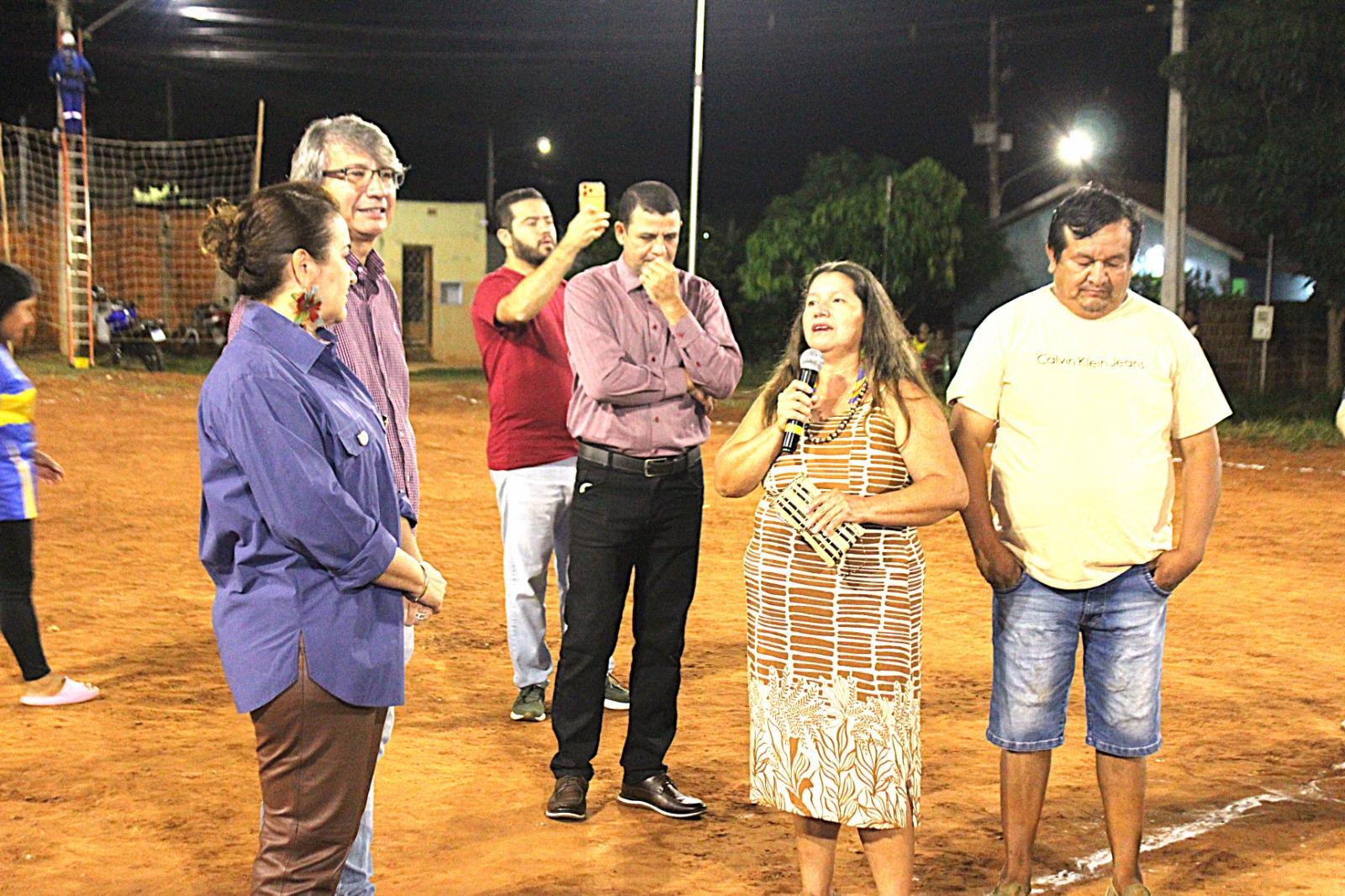 Prefeita Adriane Lopes entrega iluminação na Aldeia Água Bonita e ultrapassa 130 campos iluminados na Capital. Prefeita Adriane Lopes entrega iluminação na Aldeia Água Bonita e ultrapassa 130 campos iluminados na Capital.