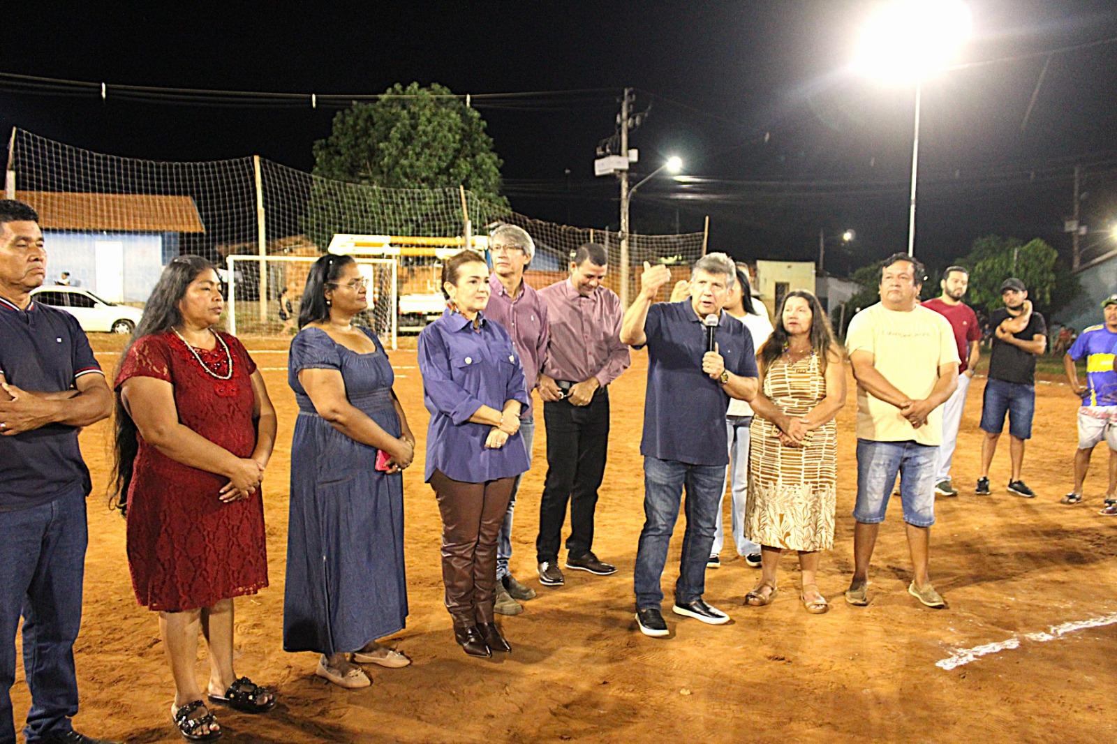 Prefeita Adriane Lopes entrega iluminação na Aldeia Água Bonita e ultrapassa 130 campos iluminados na Capital. Prefeita Adriane Lopes entrega iluminação na Aldeia Água Bonita e ultrapassa 130 campos iluminados na Capital.