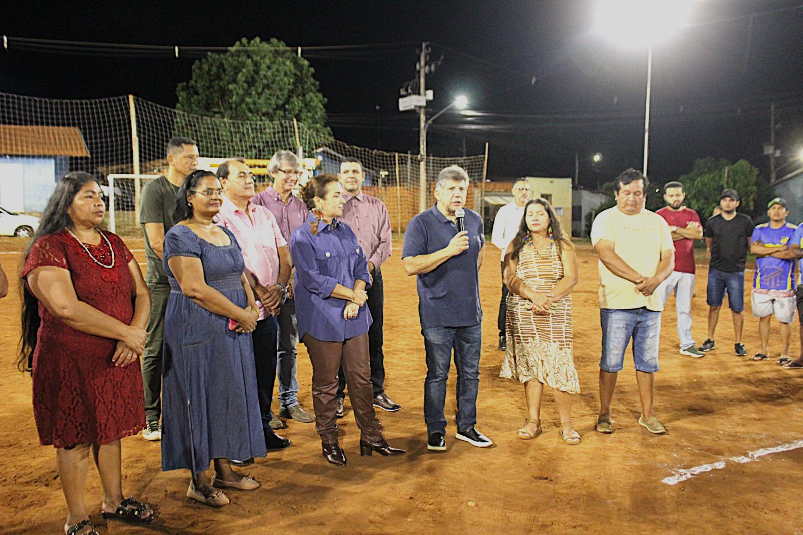 Prefeita Adriane Lopes entrega iluminação na Aldeia Água Bonita e ultrapassa 130 campos iluminados na Capital. Prefeita Adriane Lopes entrega iluminação na Aldeia Água Bonita e ultrapassa 130 campos iluminados na Capital.