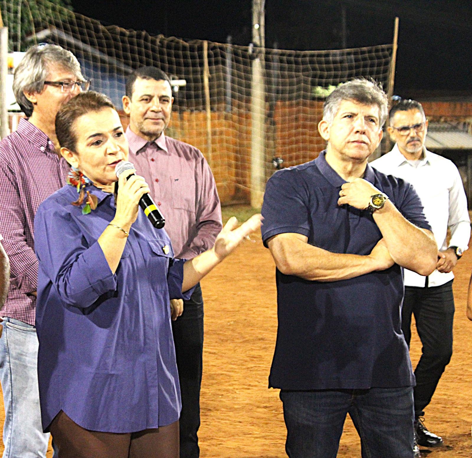Prefeita Adriane Lopes entrega iluminação na Aldeia Água Bonita e ultrapassa 130 campos iluminados na Capital. Prefeita Adriane Lopes entrega iluminação na Aldeia Água Bonita e ultrapassa 130 campos iluminados na Capital.