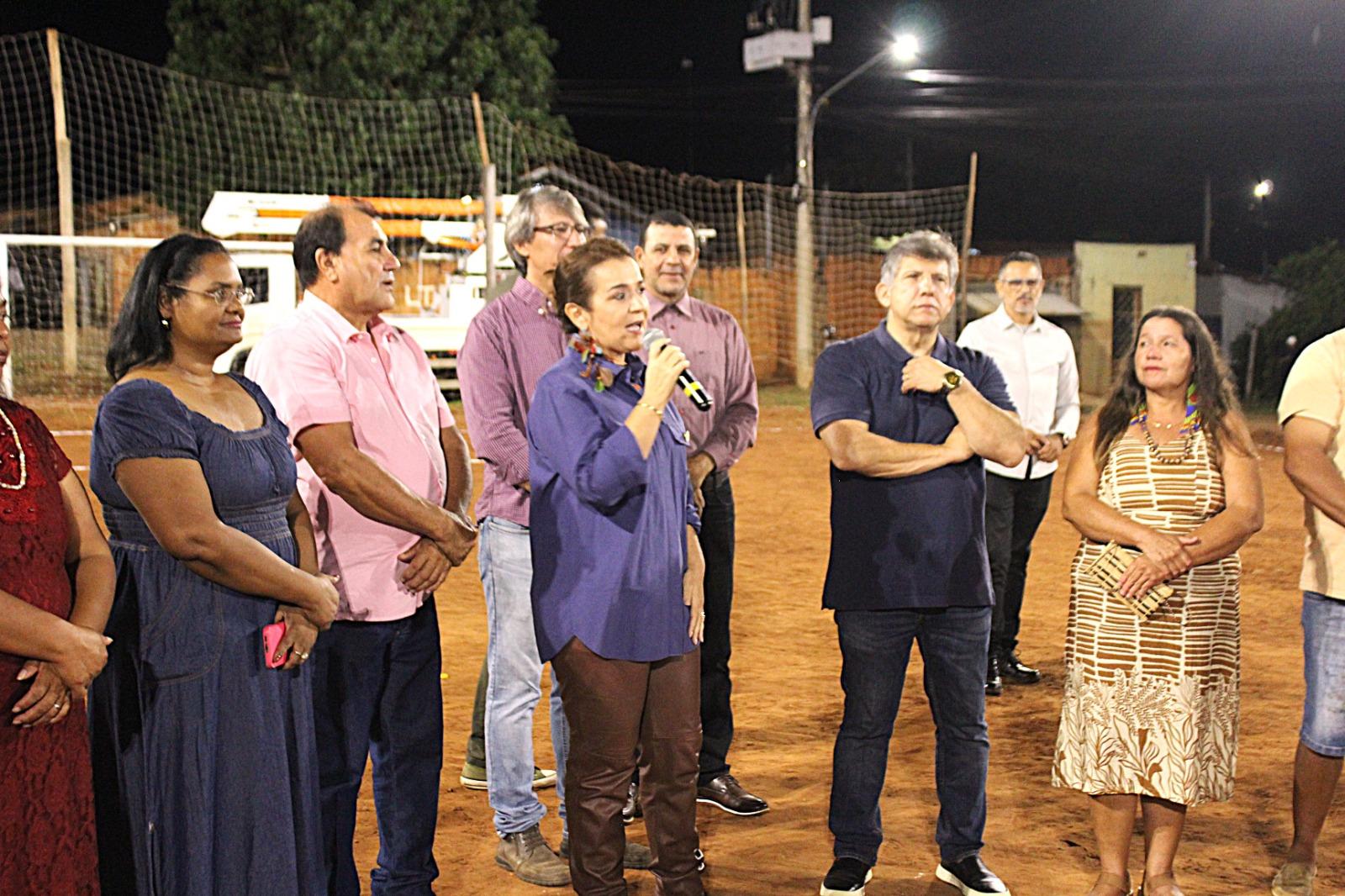 Prefeita Adriane Lopes entrega iluminação na Aldeia Água Bonita e ultrapassa 130 campos iluminados na Capital. Prefeita Adriane Lopes entrega iluminação na Aldeia Água Bonita e ultrapassa 130 campos iluminados na Capital.